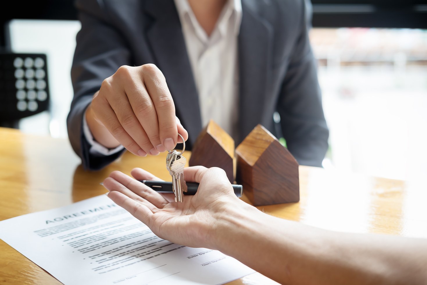 Real Estate Agent Gives House Key to His Client 